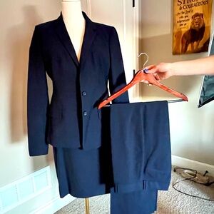 Women’s size 10 3 piece banana republic true navy suit! Barely worn.